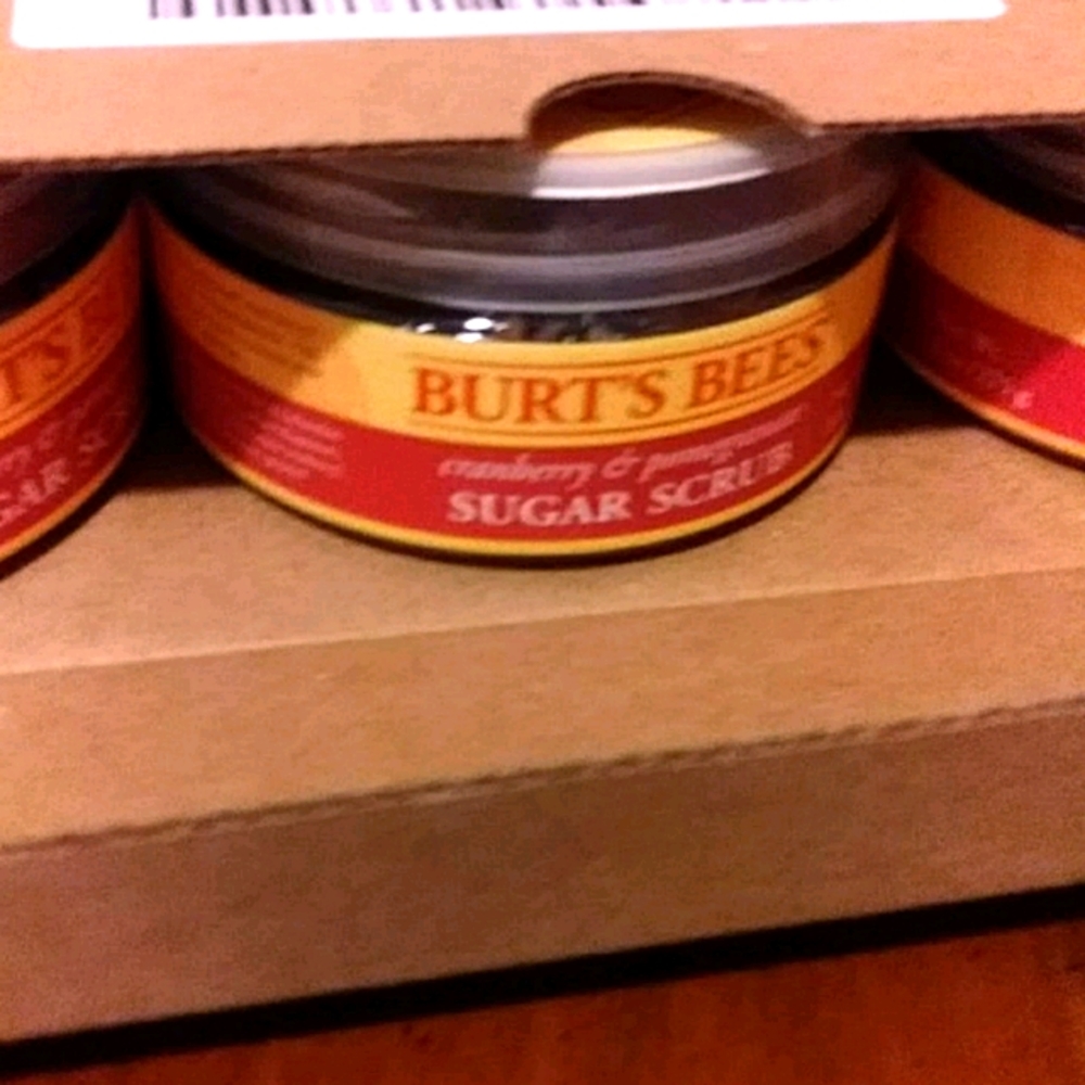 Burt Bees cranberry & pomegranate sugar scrub